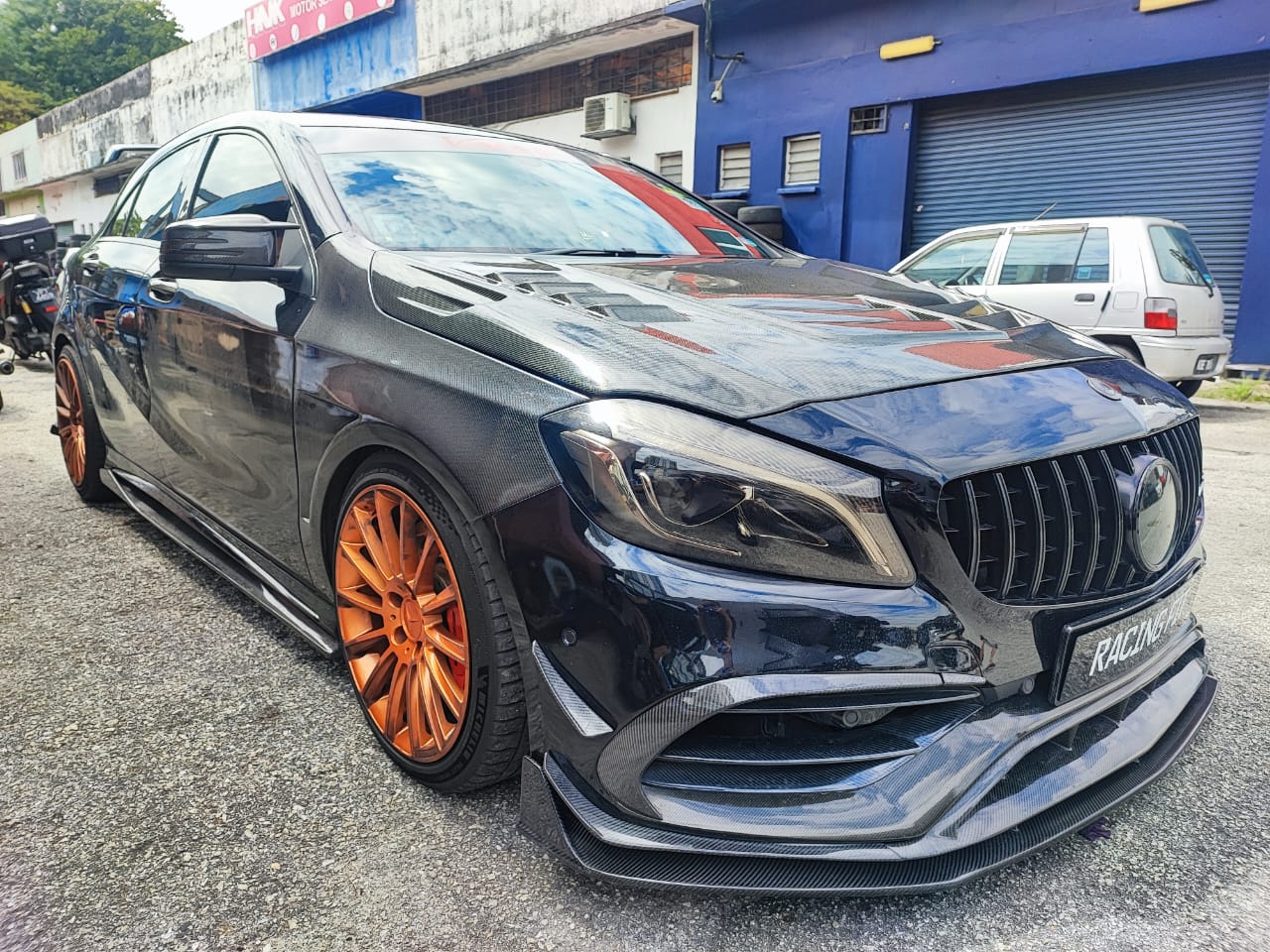 W176 FACELIFT CARBON FIBER BODYKIT